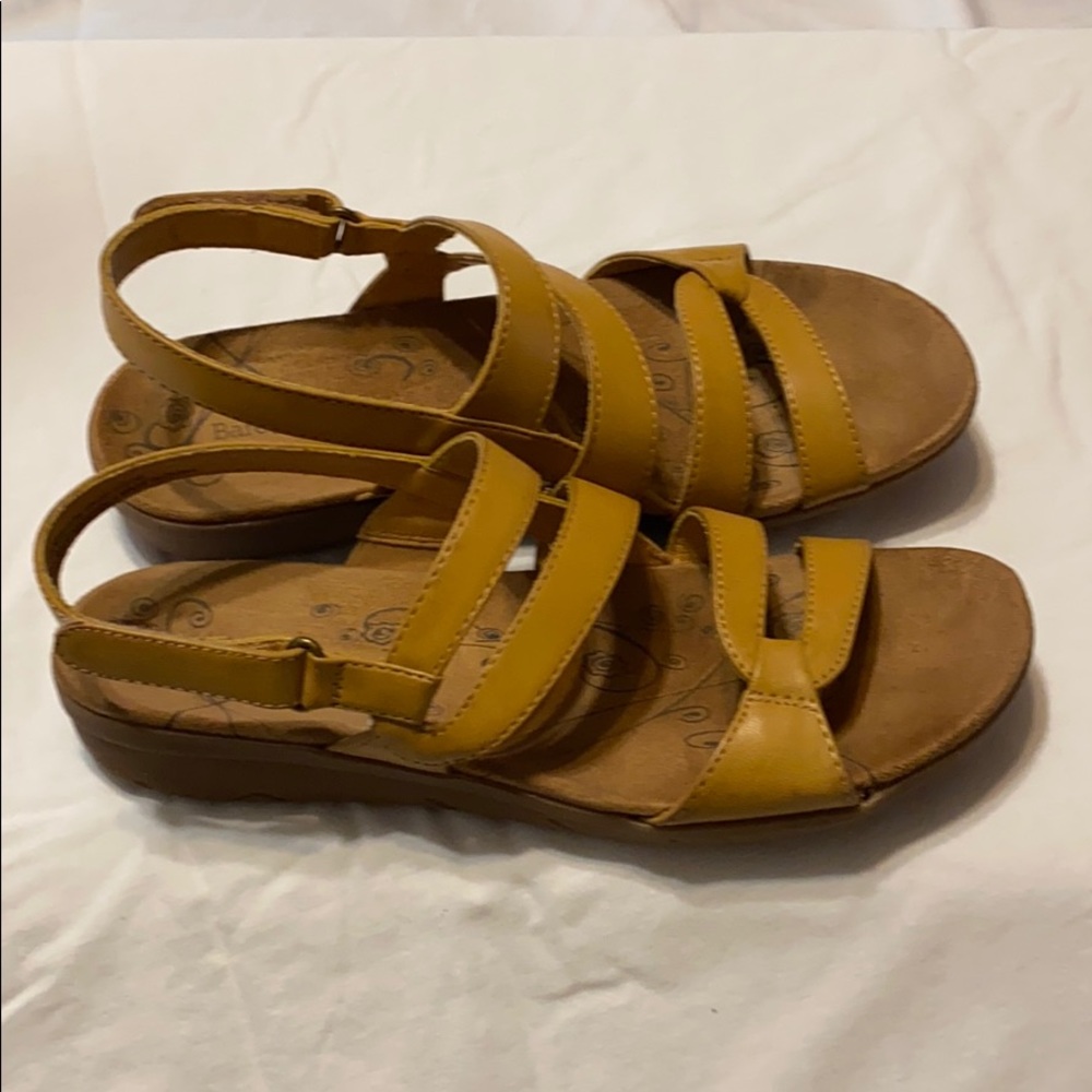 Bare traps sandals